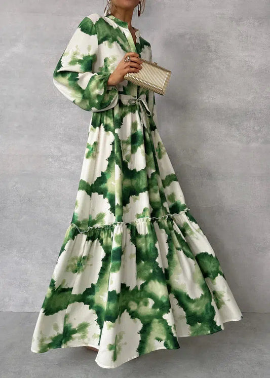 Grünes und weißes Maxikleid mit Blumenmuster, Damenmode, langärmelig, elegant.