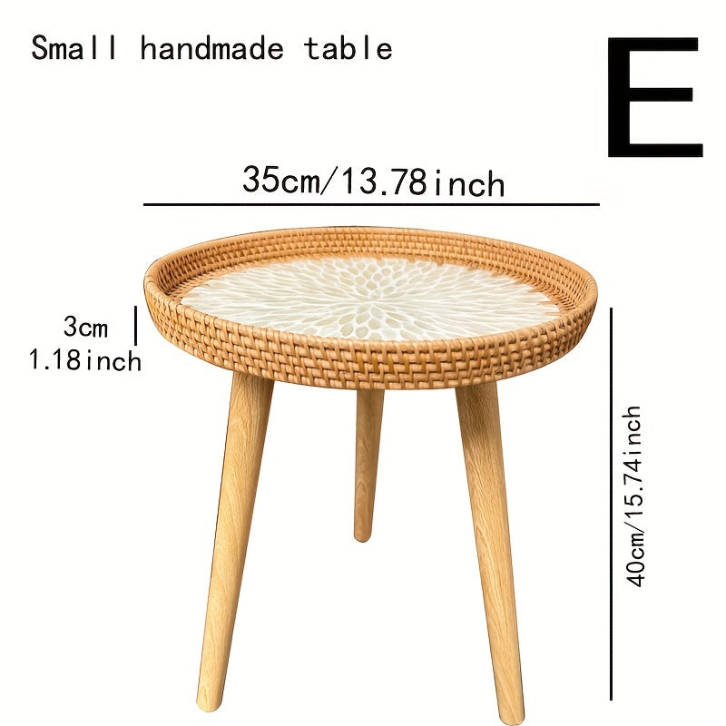 Kleiner handgefertigter Tisch, rund, Holzbeine, geflochtene Oberfläche, 35cm Durchmesser.