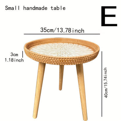 Kleiner handgefertigter Tisch, rund, Holzbeine, geflochtene Oberfläche, 35cm Durchmesser.