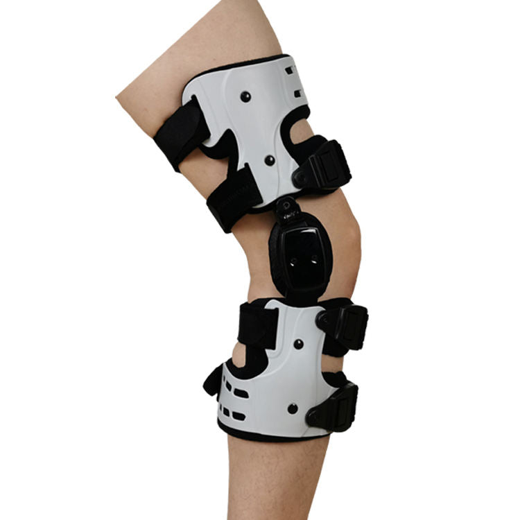 Orthopädische Knieorthese, weiß, verstellbar, für Stabilität und Unterstützung bei Verletzungen.