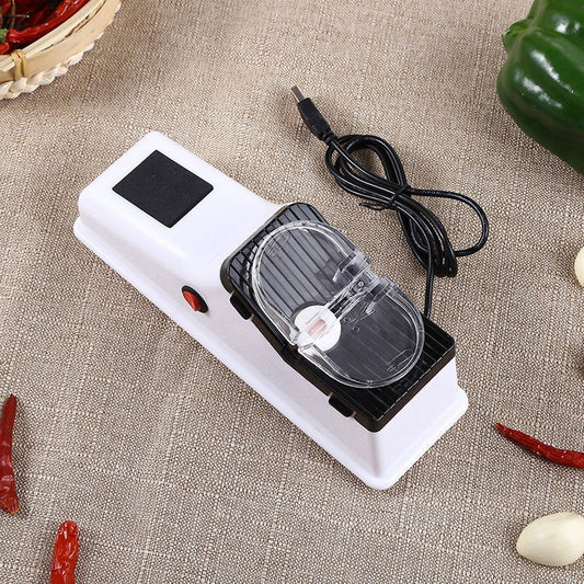 Elektrischer Knoblauchschneider, weiß, USB, kompakt, Küchenzubehör, effizient, modern.