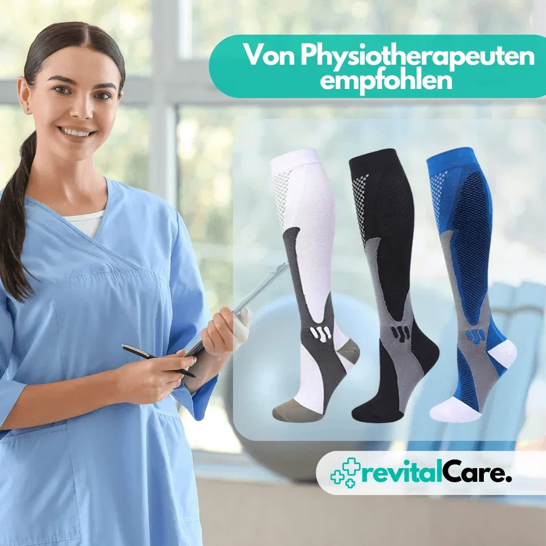Drei Paar Kompressionsstrümpfe, schwarz, grau, blau, empfohlen von Physiotherapeuten.