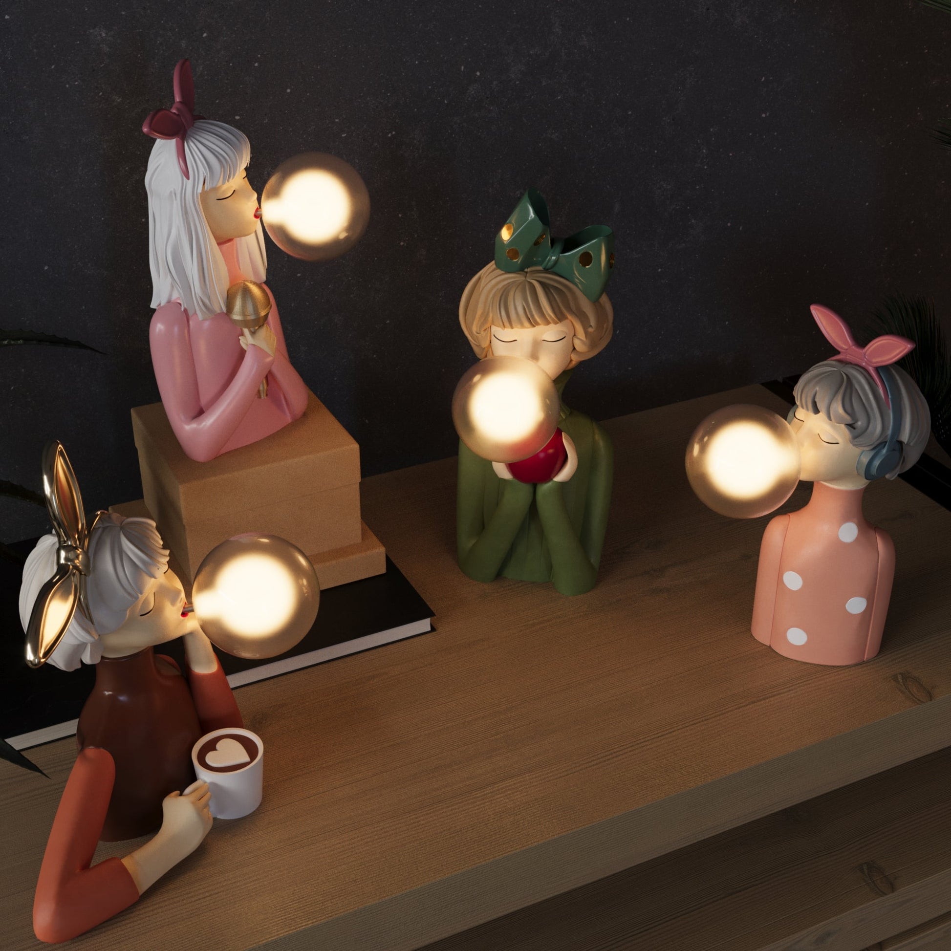 Vier bunte, dekorative Tischlampen in Form von Mädchen mit Kaugummiblasen auf Holzoberfläche.