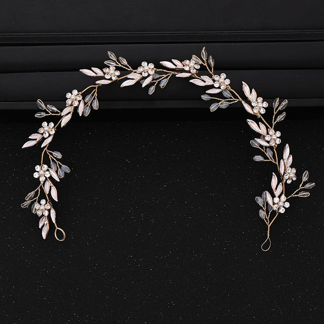Hochzeitsdiadem aus Kristallblumen, goldfarben, Brautaccessoire, elegant, festlich.