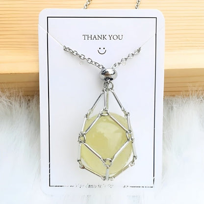 Silberkette mit gelbem Edelstein-Anhänger, handgefertigt, Geschenkverpackung, Schmuckaccessoire.