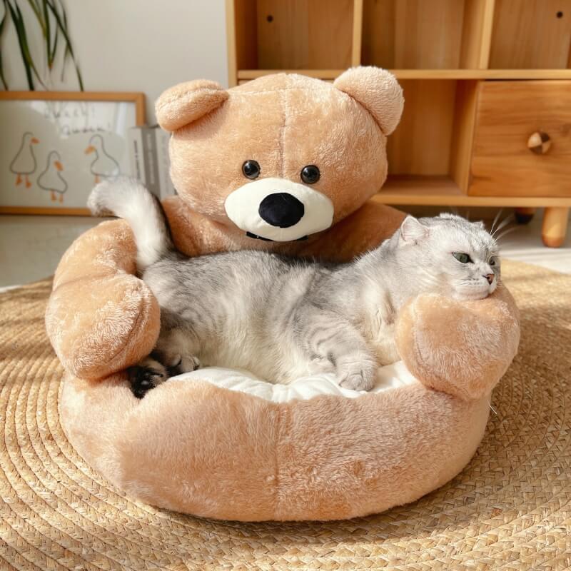 Kuscheliges Katzenbett in Bärenform, abnehmbar, beige, für Haustiere, gemütlich und weich.