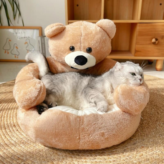 Kuscheliges Katzenbett in Bärenform, abnehmbar, beige, für Haustiere, gemütlich und weich.