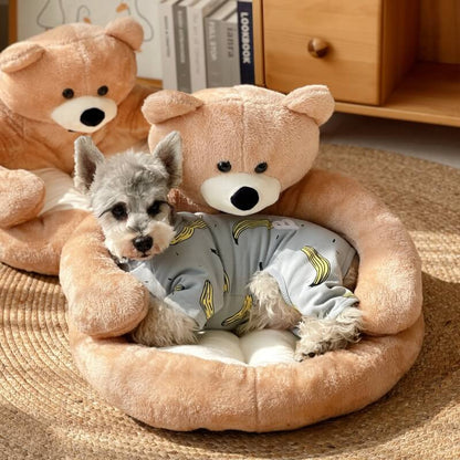 Kuscheliges, abnehmbares Katzenbett in Bärenform, beige Plüsch, gemütlich, Haustierbett.