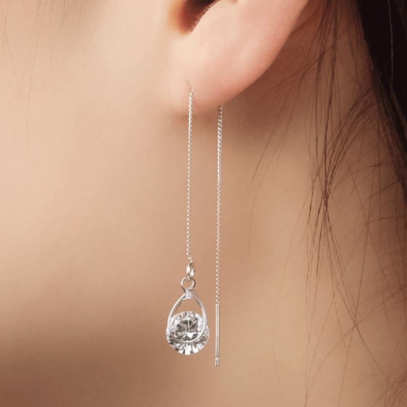 Lange Tropfen Strass Ohrringe, Silber, eleganter Schmuck, Damenmode, stilvoller Ohrschmuck.