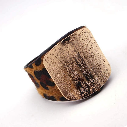 Leopardenmuster Armband mit goldener Metallplatte, modisches Accessoire, Damen Schmuck.