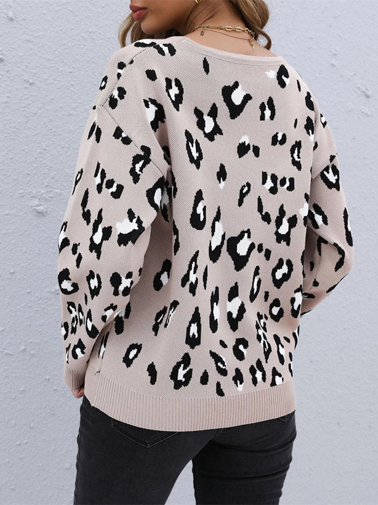 Damenpullover mit Leopardenmuster, beige, langärmelig, modisch, bequem.