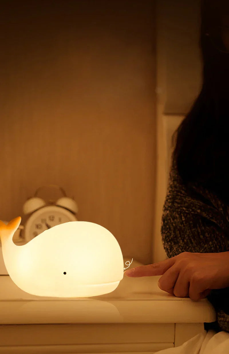 Weiße Wal-Nachtlampe auf Nachttisch, Kinderzimmer-Dekoration, LED, dimmbar, Touch-Bedienung.
