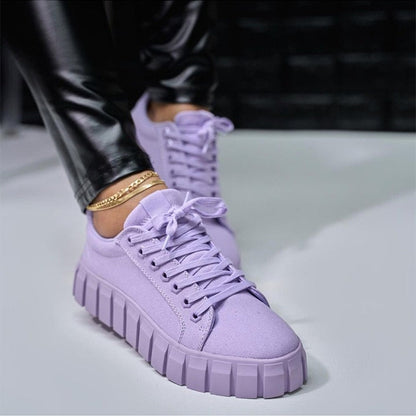 Lila Sneaker Damen, Plateau, Schnürung, modisch, bequem, Freizeitschuh, Lederhose, Trend.