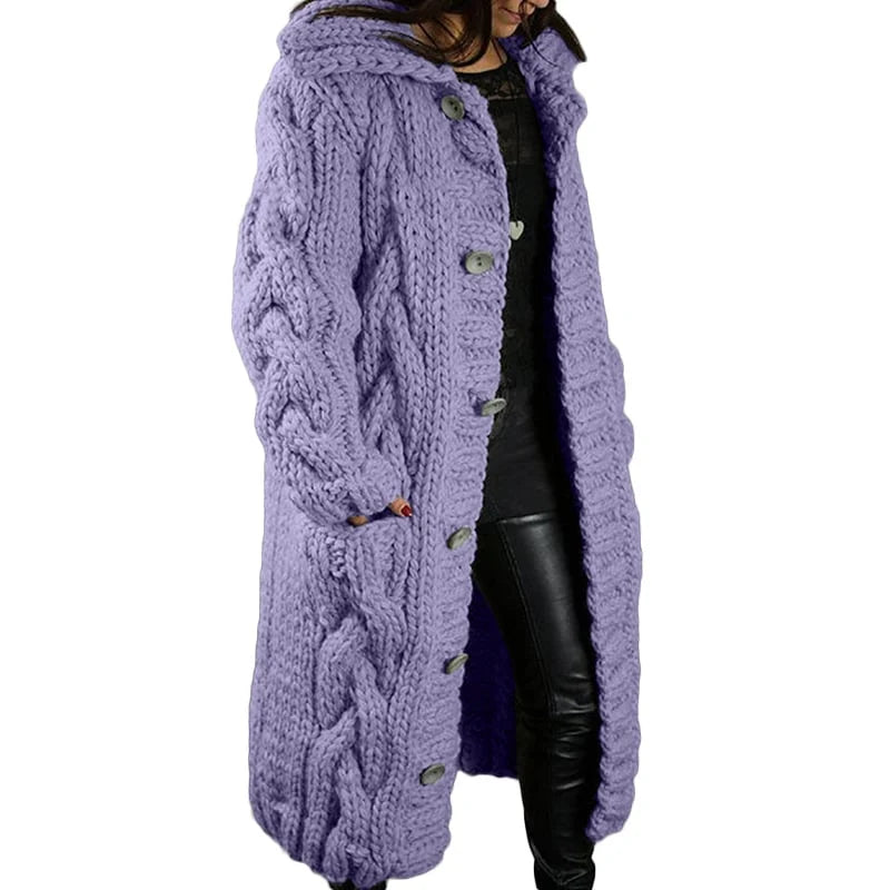 Lila Strickmantel Damen, grob gestrickt, mit Kapuze und Knöpfen, Wintermode, warm.