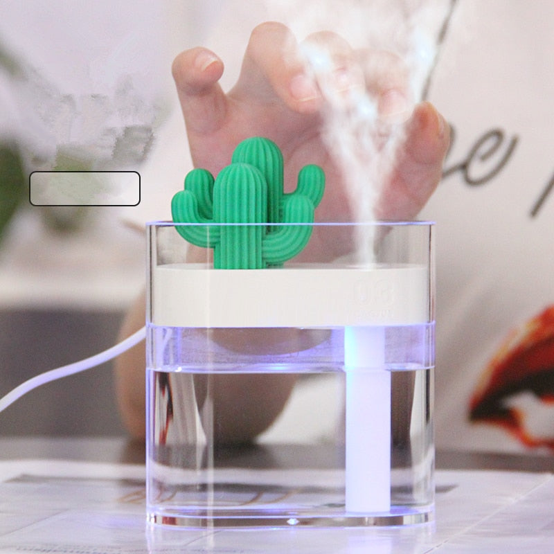 Luftbefeuchter mit grünem Kaktus-Design, transparentem Wassertank, USB-Anschluss, modern.