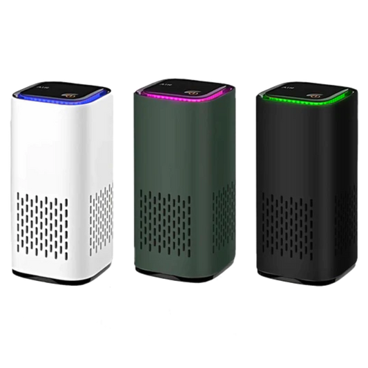 Drei Luftreiniger in Weiß, Grün und Schwarz mit LED-Leuchten, modernem Design, HEPA-Filter.