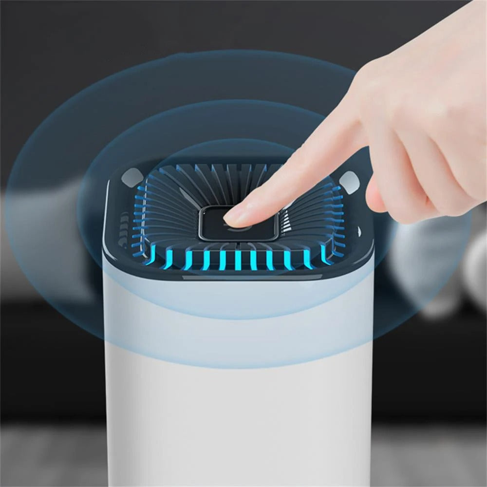 Finger drückt auf modernen Luftreiniger, weiß, Touch-Bedienung, LED-Anzeige, Heimgebrauch.
