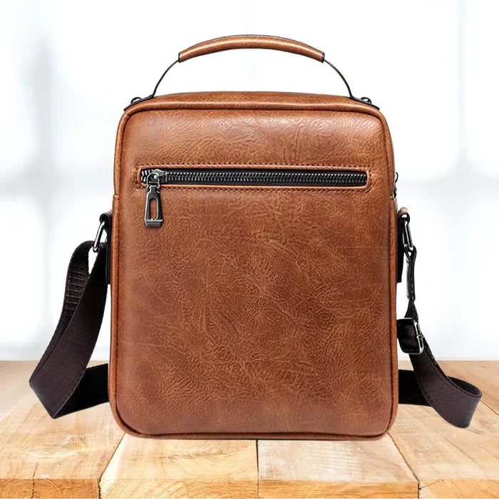 Braune Ledertasche mit Schulterriemen, modern und stilvoll, ideal für Herren und Damen.