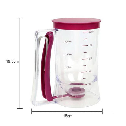 Transparenter Messbecher mit rotem Deckel, 900 ml, Kunststoff, mit Skala und Griff, 19,3 cm hoch.