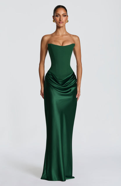 Dunkelgrünes Kleid mit Korsagenoberteil und glänzendem, drapiertem Satinrock, Frontansicht am Model 29