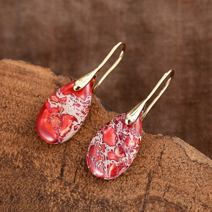 Rote Regalit Ohrringe, Tropfenform, goldene Haken, handgefertigt, Schmuck für Damen.