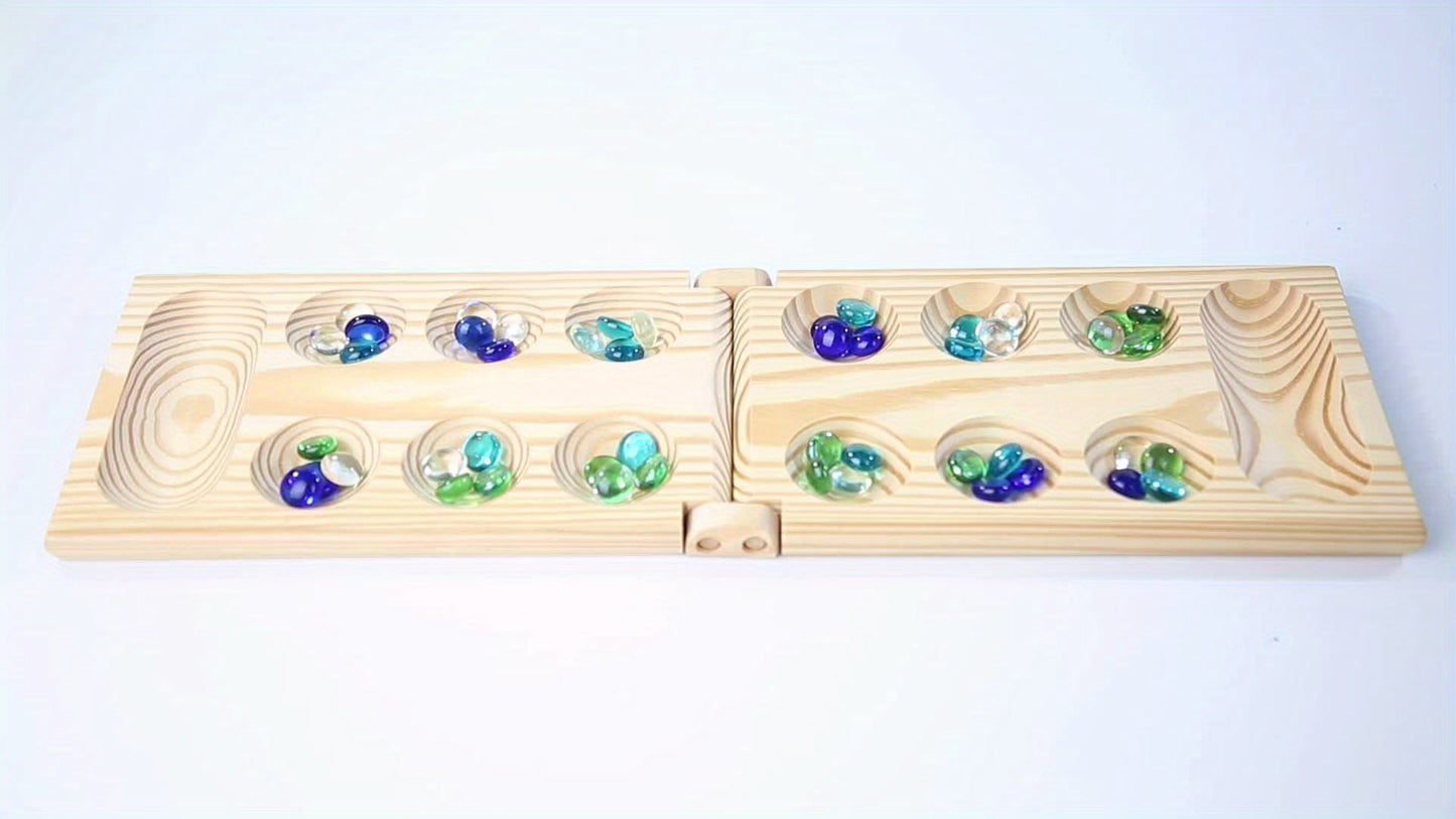 Holz-Mancala-Spielbrett mit bunten Glasmurmeln, Strategie-Brettspiel, Naturholz.