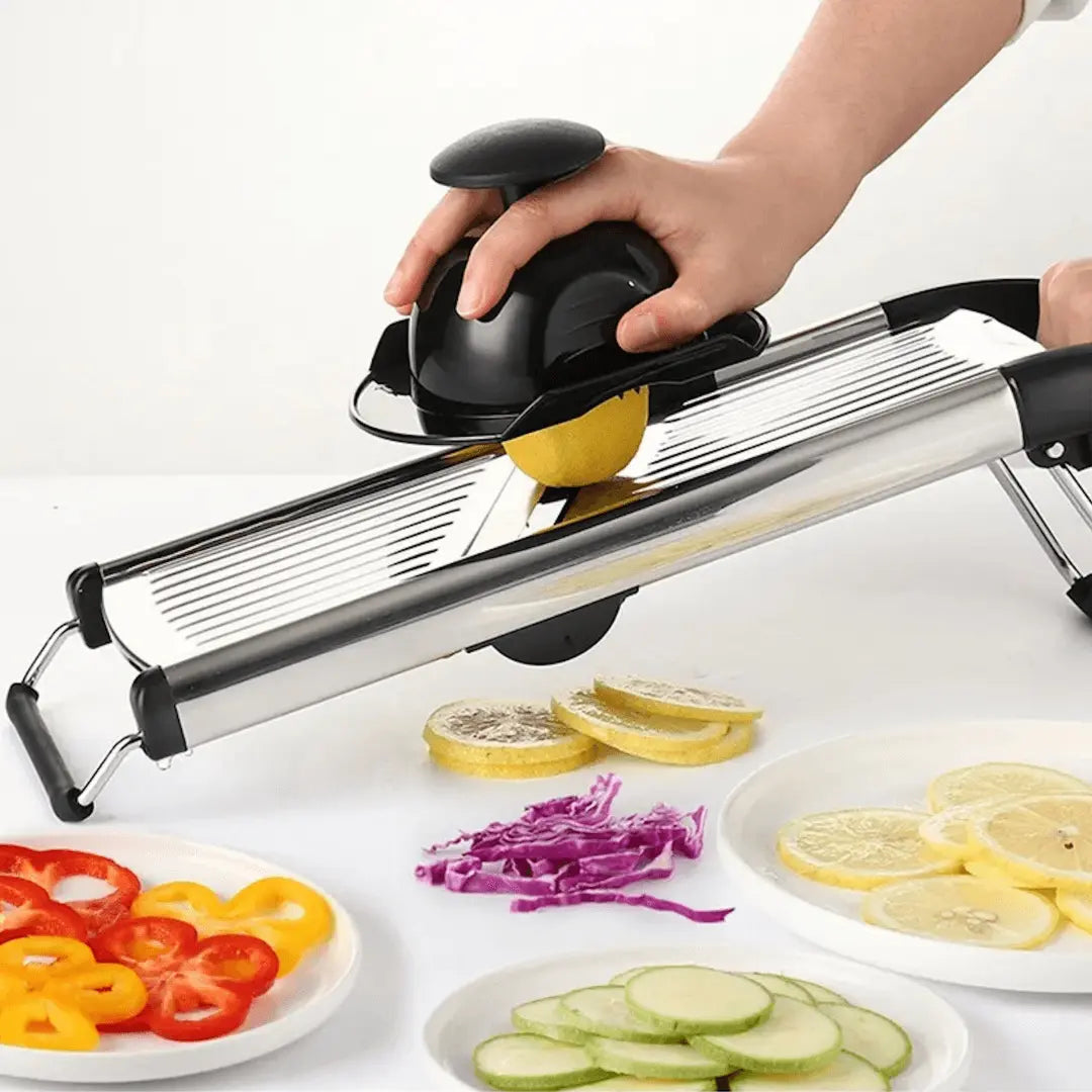 Mandoline Gemüseschneider Edelstahl, verstellbar, mit Sicherheitsgriff, ideal für präzises Schneiden.