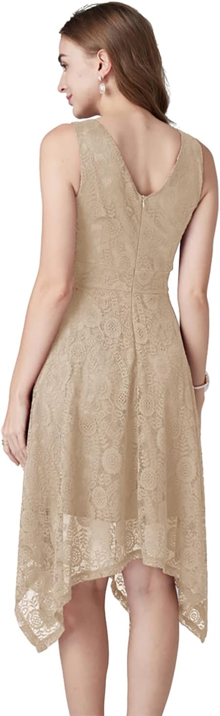 Frau in beige asymmetrischem Spitzenkleid, ärmellos, elegantes Design, Rückansicht.