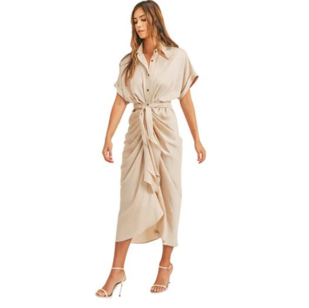 Luftiges Maxikleid für Damen | Rüschen Detail | tiefer V-Ausschnitt | Sommerlook-Luzern Mode