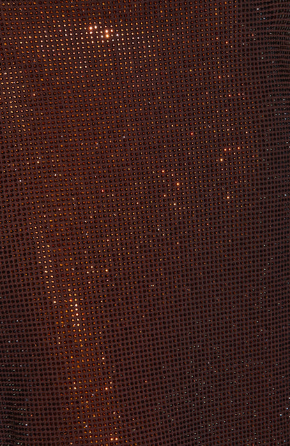 Detailaufnahme des Stoffs in Braun: dichter Strassbesatz auf Netzgewebe mit kupferfarbenem Glitzern. 9