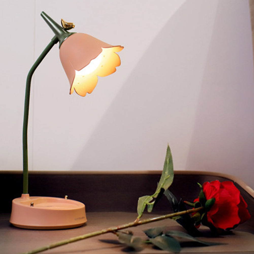 Rosa Blüten-Tischlampe mit grünem Stiel, dekorative Beleuchtung, moderne Inneneinrichtung.