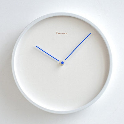 Minimalistische skandinavische Wanduhr - Skara