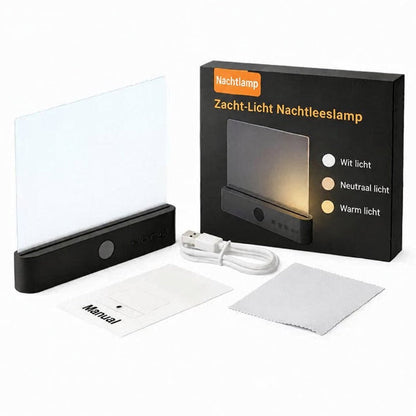 Lieferumfang: Lampe mit schwarzem Sockel, Verpackung, USB-Kabel, Anleitung und Reinigungstuch 13