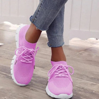 Rosa orthopädische Sneakers, Damen, atmungsaktiv, bequem, Freizeit, Jeans, Holzfußboden.
