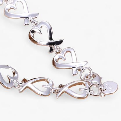 Silbernes Herzarmband, glänzend, modisch, Damen-Schmuck, Geschenk, elegantes Design.