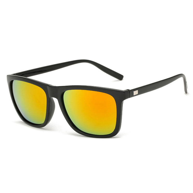 Schwarze Sonnenbrille mit orange-gelb verspiegelten Gläsern in Schrägansicht 9