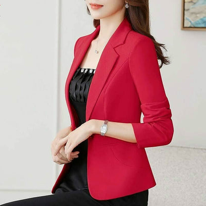 Roter Damenblazer, elegantes Design, tailliert, für Büro und Business, modisch und stilvoll.