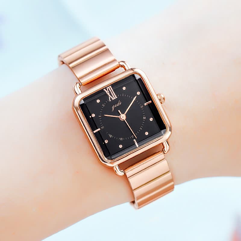 Roségoldene Armbanduhr mit quadratischem Zifferblatt, elegantes Design, Damenmodeaccessoire.