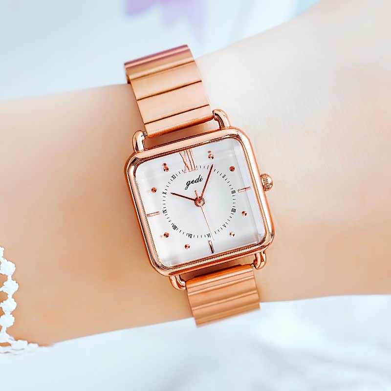Roségoldene Damenuhr mit quadratischem Zifferblatt, Edelstahlarmband, elegantes Design.