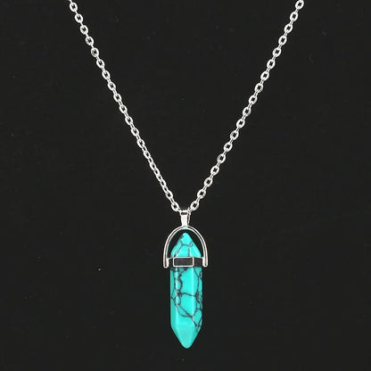 Silberkette mit türkisfarbenem Kristallanhänger, Schmuck, modisch, Damenaccessoire.