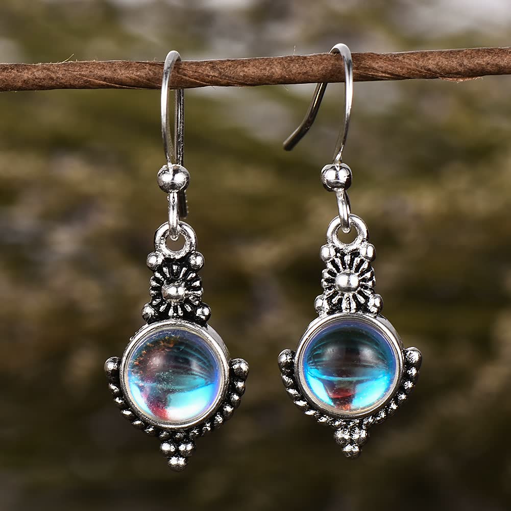 Silberne Ohrringe mit blauem Glaskristall, filigranes Design, handgefertigter Schmuck.