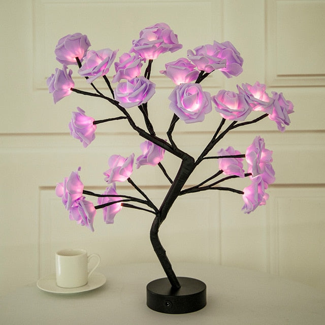 LED-Baumlampe mit rosa Blüten, dekorative Beleuchtung, schwarzer Sockel, Wohnzimmer-Dekor.