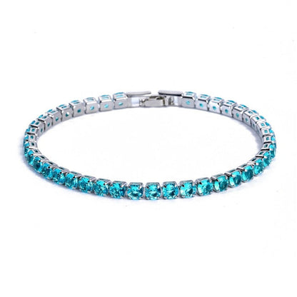 Silbernes Tennisarmband mit blauen Zirkonia-Steinen, eleganter Schmuck für Damen.