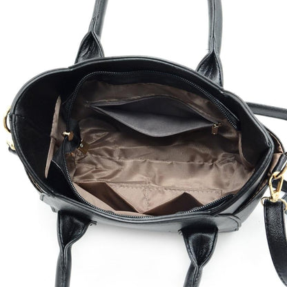 Schwarze Lederhandtasche mit Innenfächern, Reißverschluss, elegantes Design, Damenmode.