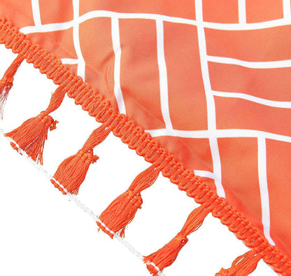Orange-weißes Strandtuch mit Fransen, geometrisches Muster, Mikrofaser, schnell trocknend.