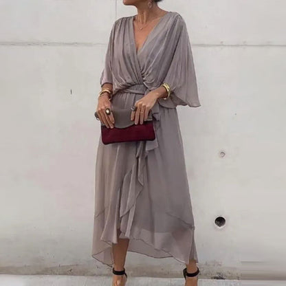 Losfallende Maxi-Kleid mit V-Ausschnitt – Elara