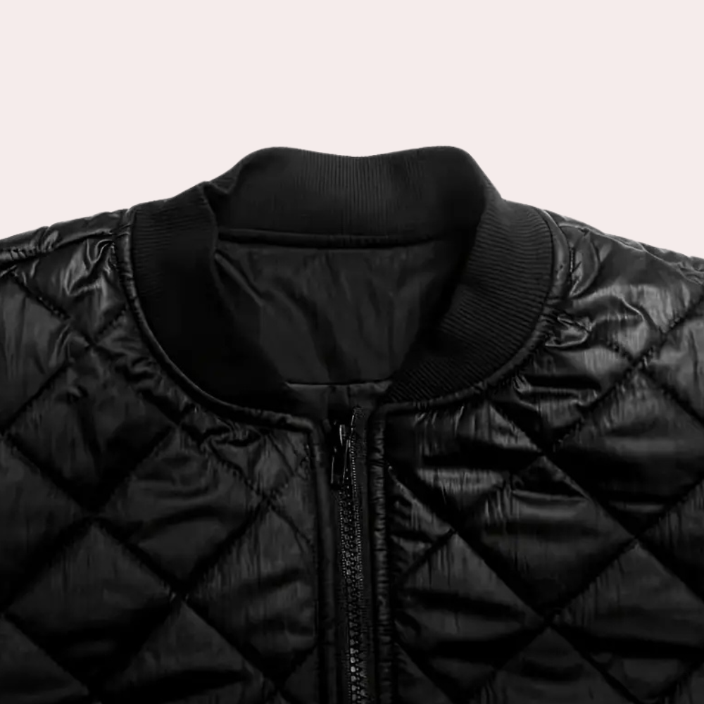 Schwarze gesteppte Bomberjacke aus Nylon mit Reißverschluss, modisch und warm.