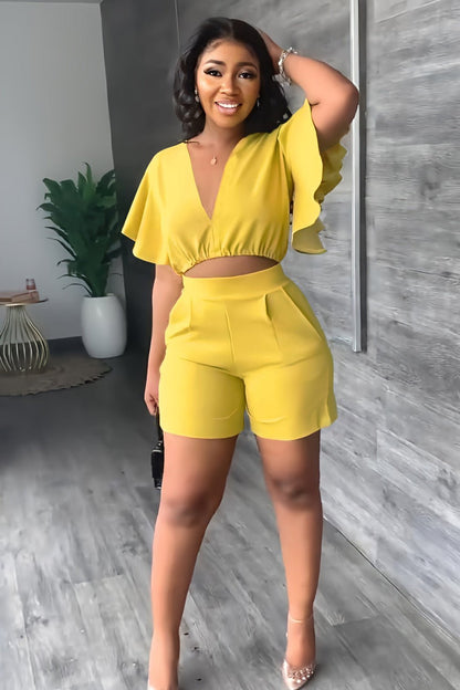 Gefaltetes Crop-Top | tiefer V-Ausschnitt | High-Waist Shorts | luftiger Stoff | Taschen-Gelb-S-Luzern Mode