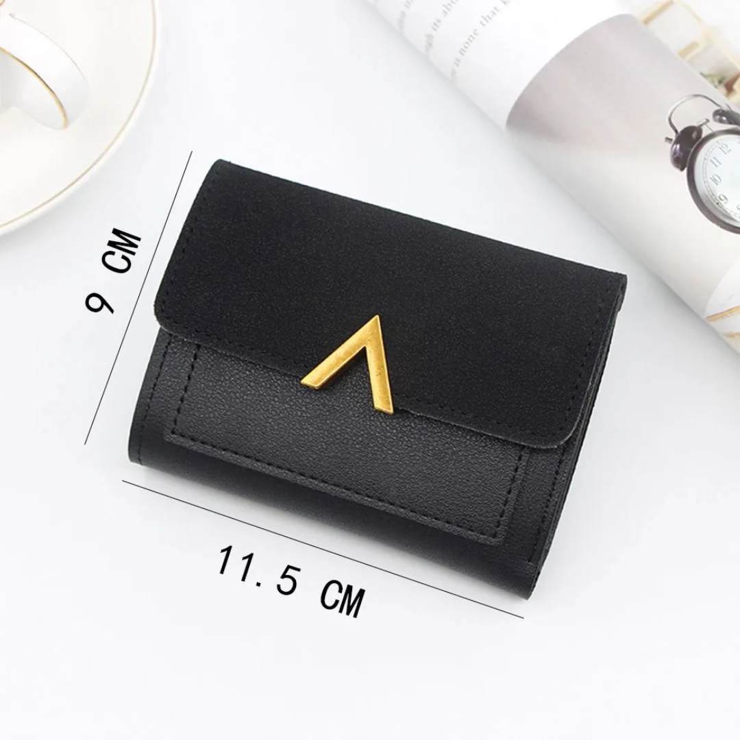 Schwarzes Lederportemonnaie mit goldener Verzierung, kompakt, 9x11,5 cm, stilvoll, elegant.