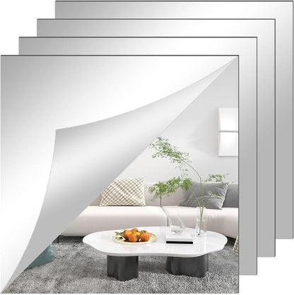 Vier quadratische Spiegelfolien-Zuschnitte übereinander, bei der vorderen ist eine Ecke abgezogen und zeigt ein Sofa mit Couchtisch. 3